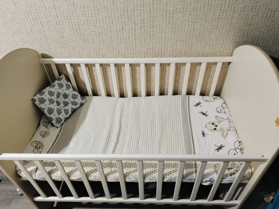 Отдам кроватку  за пачку подгузников-трусики