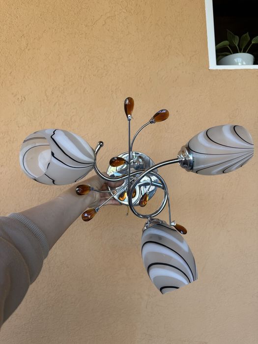 Срочно продам люстру