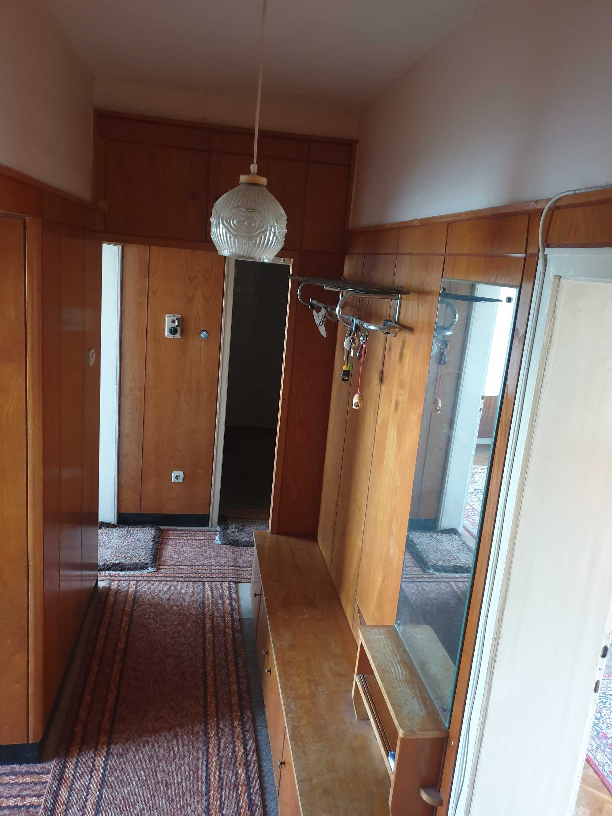 Собственик продава 3 ст. апартамент 100кв.м Русе, Център, ул. П. Хитов