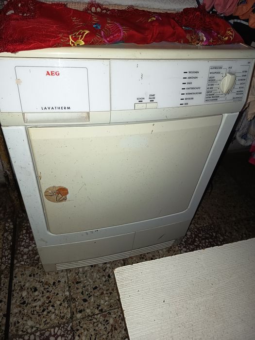 Vând uscător haine