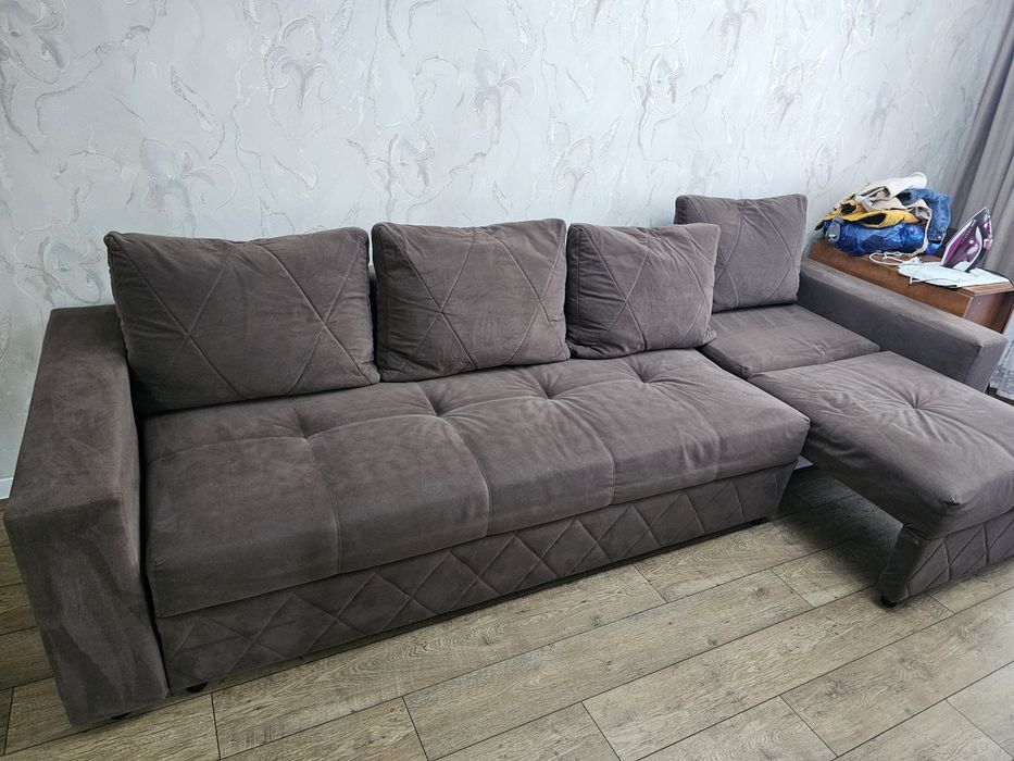 Срочно продам диван