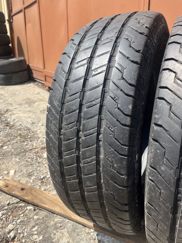 2 бр. гуми за бус 235/65/16C Continental DOT 4317 7 mm