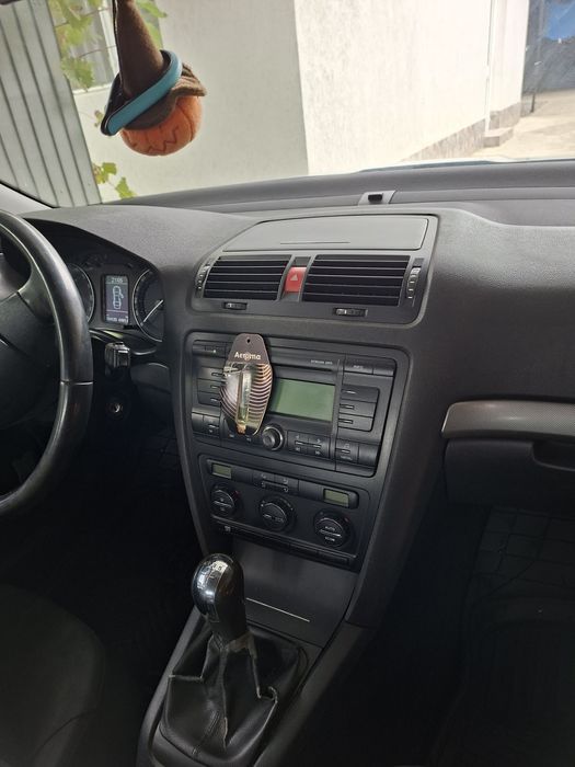 Vând Skoda Octavia 2