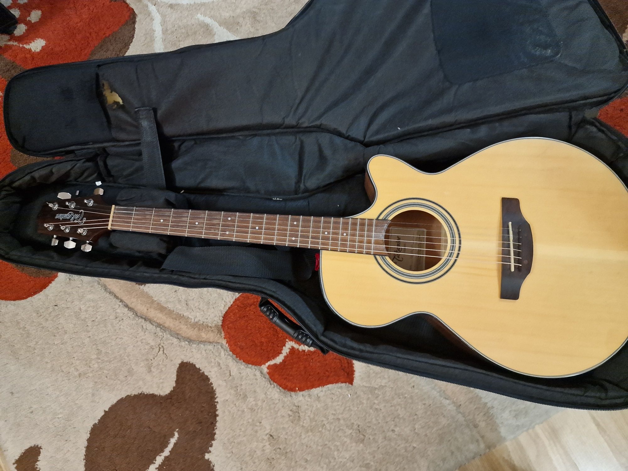 Chitara electroacustica Takamine