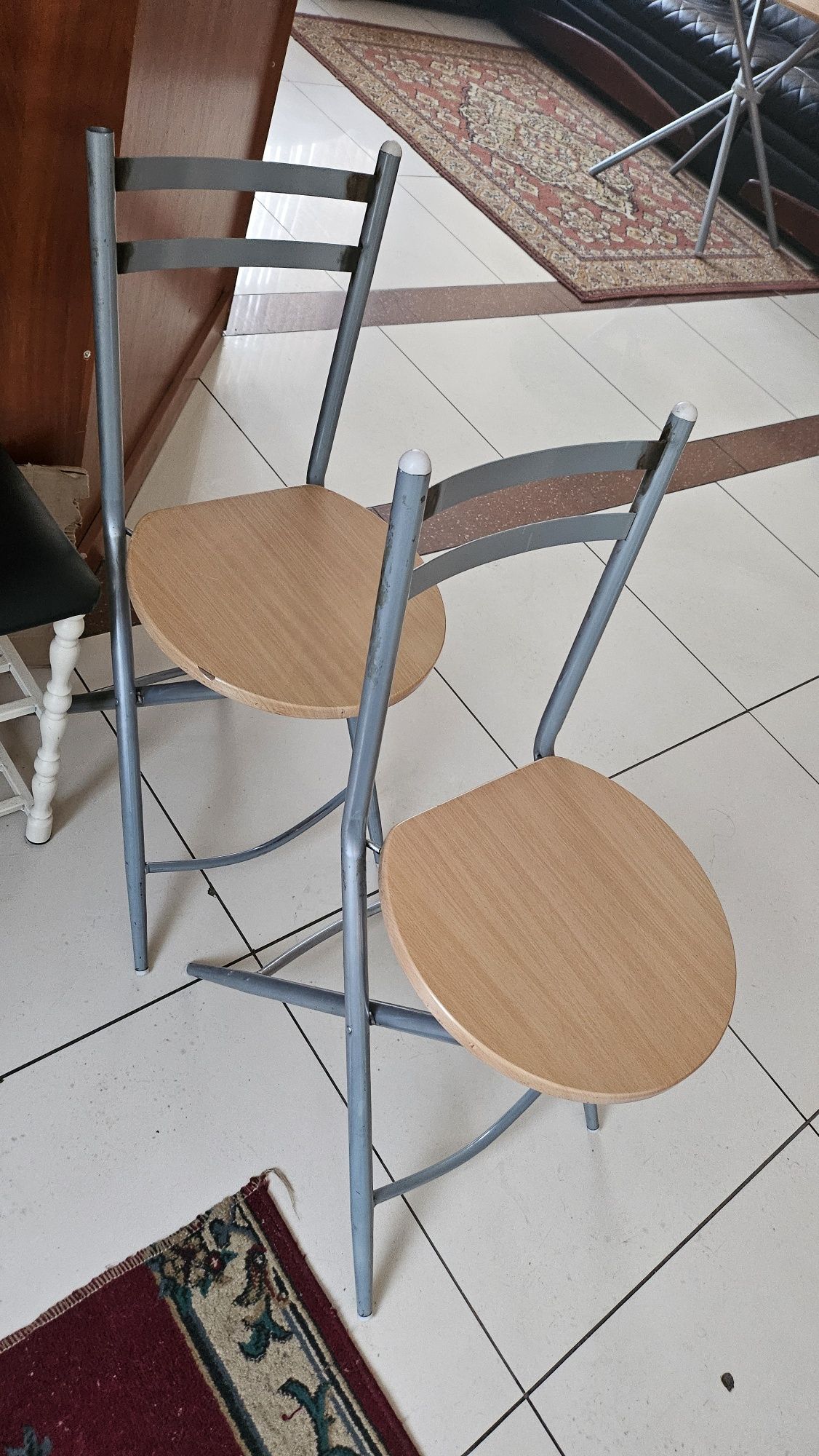Продам круглый стол со стульями