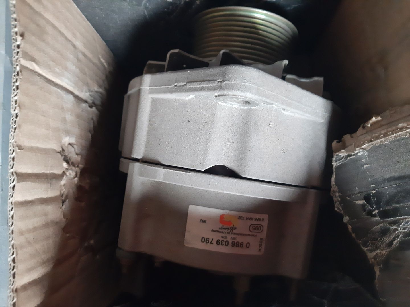Генератор Алтернатор Bosch 88A ампера 28v