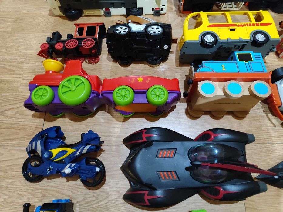 Машинки 28 штук большие и маленькие