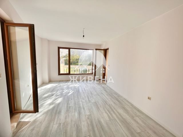 Продавам 3-стаен апартамент (140 кв.м), м-т Кабакум