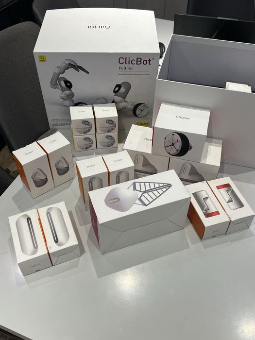 Продается интерактивная робот-игрушка ClicBot Full Kit