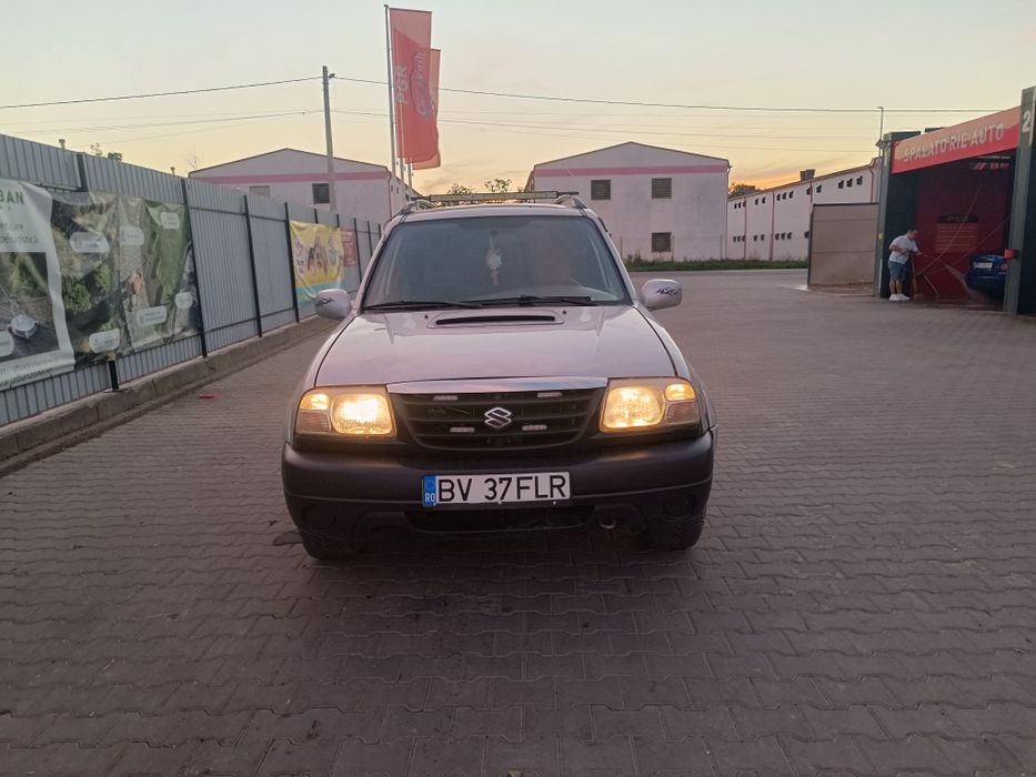Vând Suzuki Gran Vitara 4x4 motor de pegeot 2000hdi