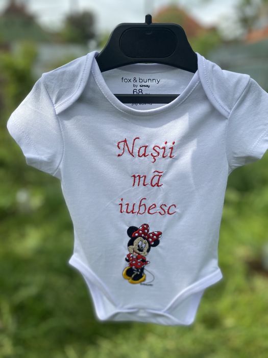 Body personalizat cu text si logo disney brodat