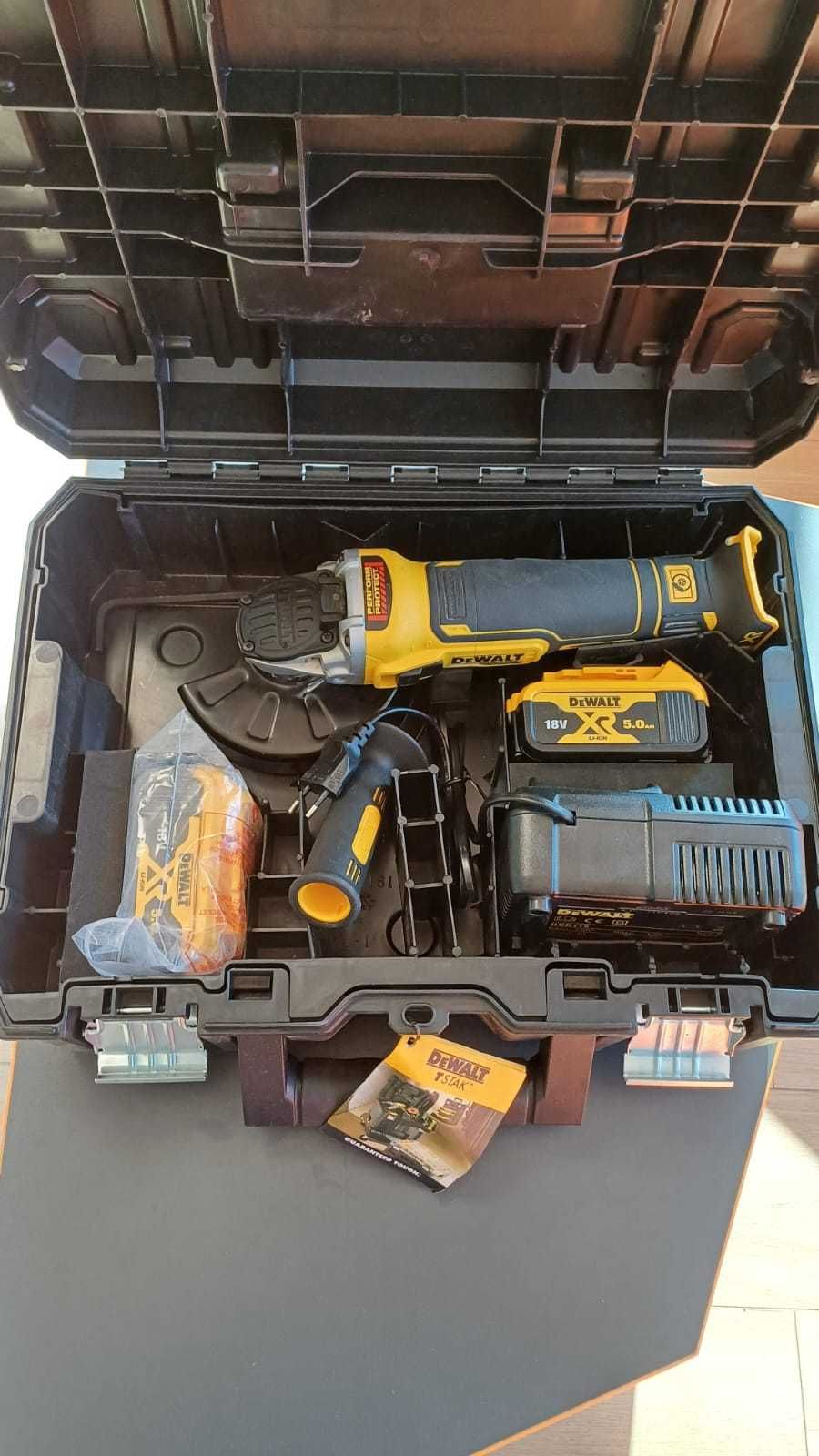 RESIGILAT - Polizor cu acumulatori Dewalt DCG405