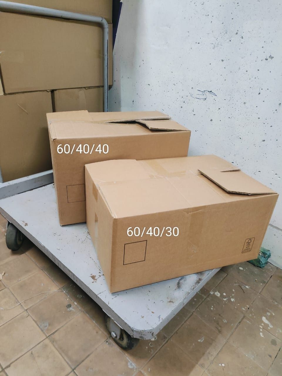 Продам картонные коробки и листы