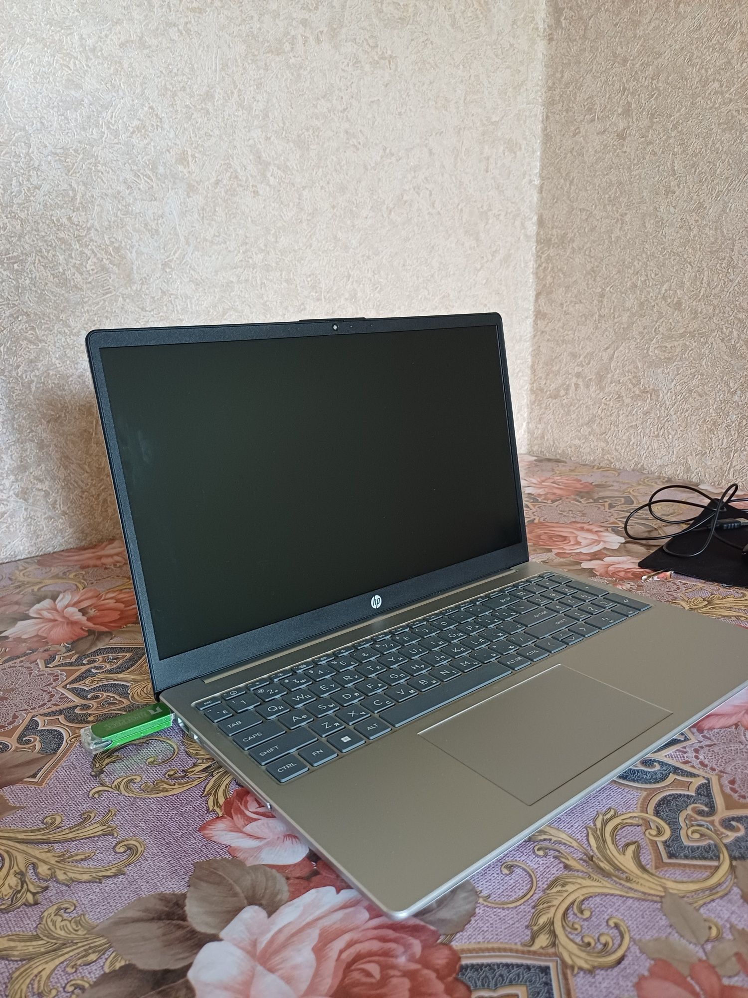hp-15-fd1027ci-core-5-120u-16gb-ssd-512gb-intel-uhd-graphics-156