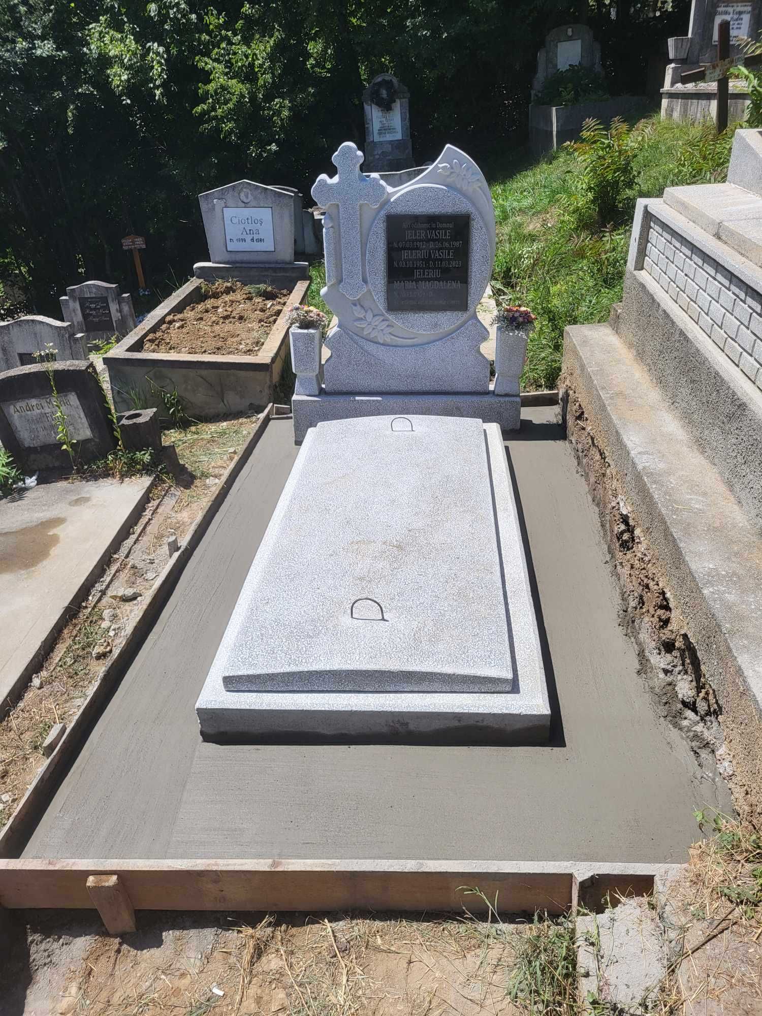 Monumente funerale din mozaic