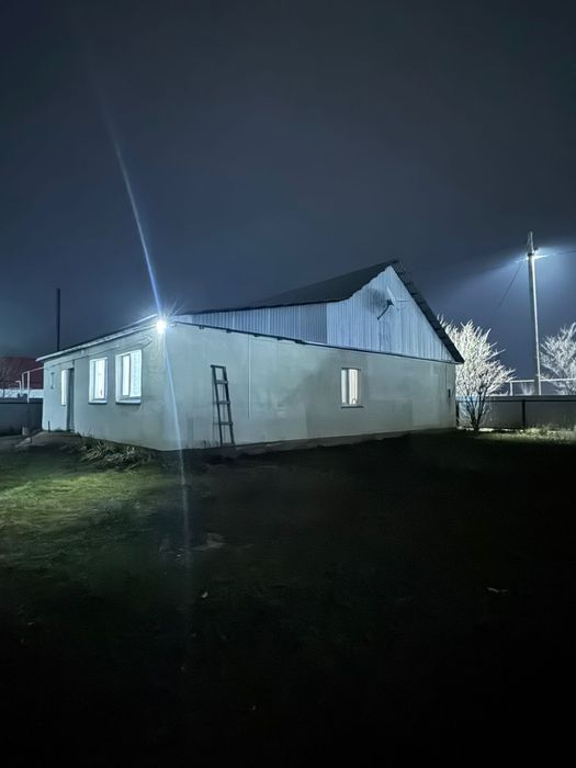 Продам частный дом с гаражом (имеется яма)