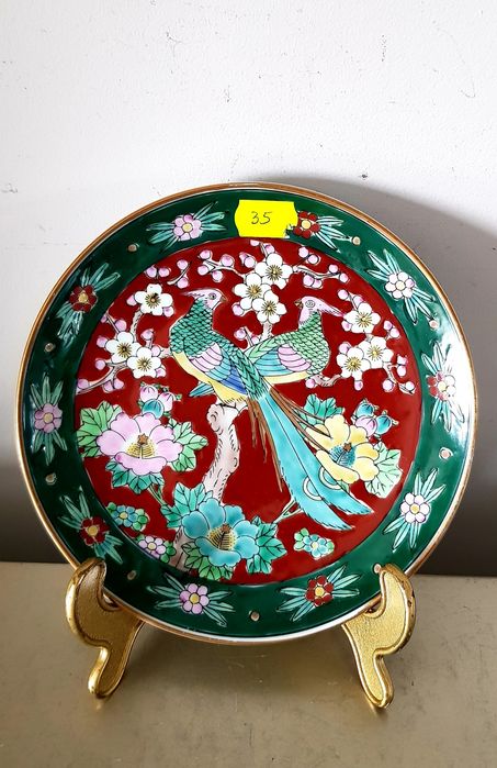 Farfurii vechi decorative din porțelan și ceramică