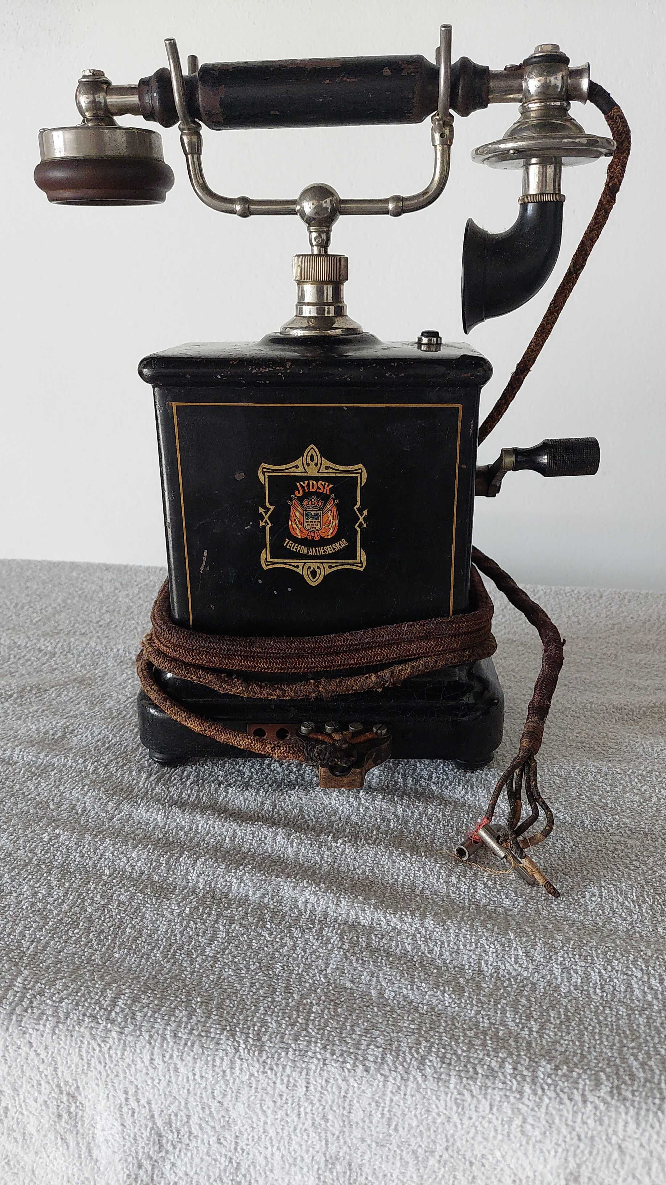 Telefon vechi,marca JYDSK,cu manivela si snur original.