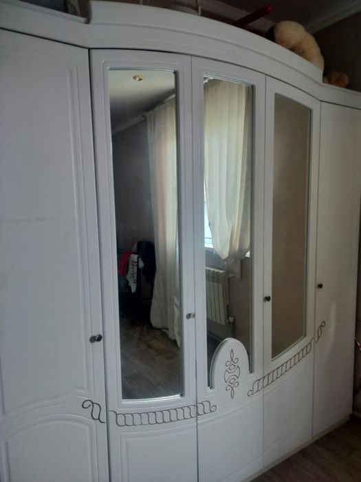 Продам двуспальная кровать и шкаф вместе