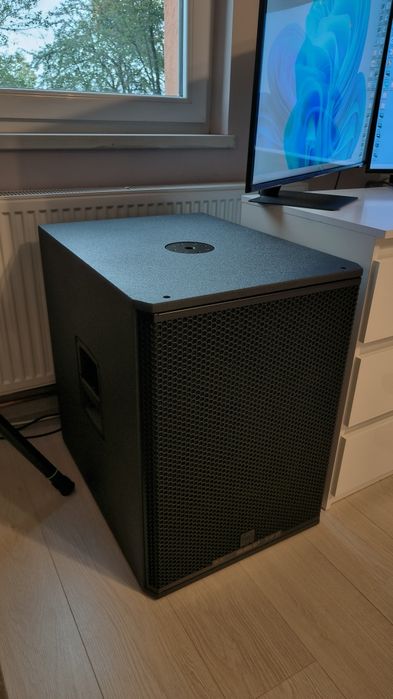 Închiriez sistem sonorizare 6400W RMS și consolă DJ pentru evenimente