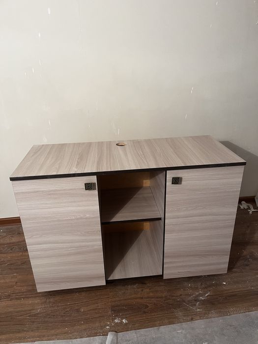 Тумба под телевизор в отличном состоянии