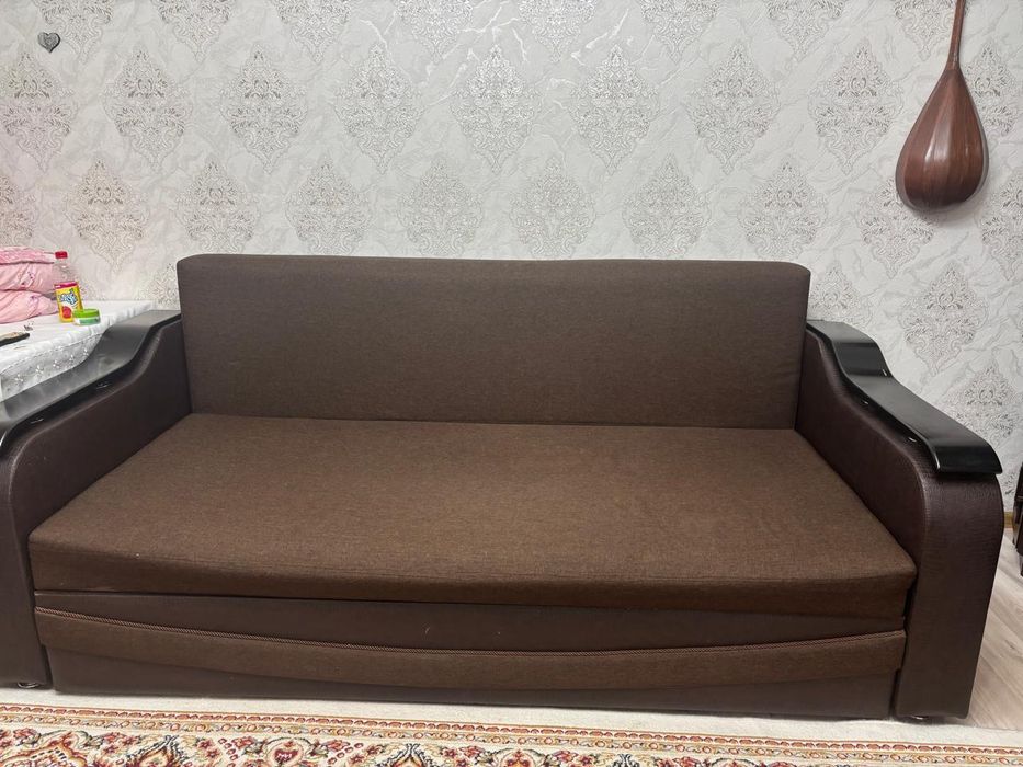 Диван в хорошем состаяние,