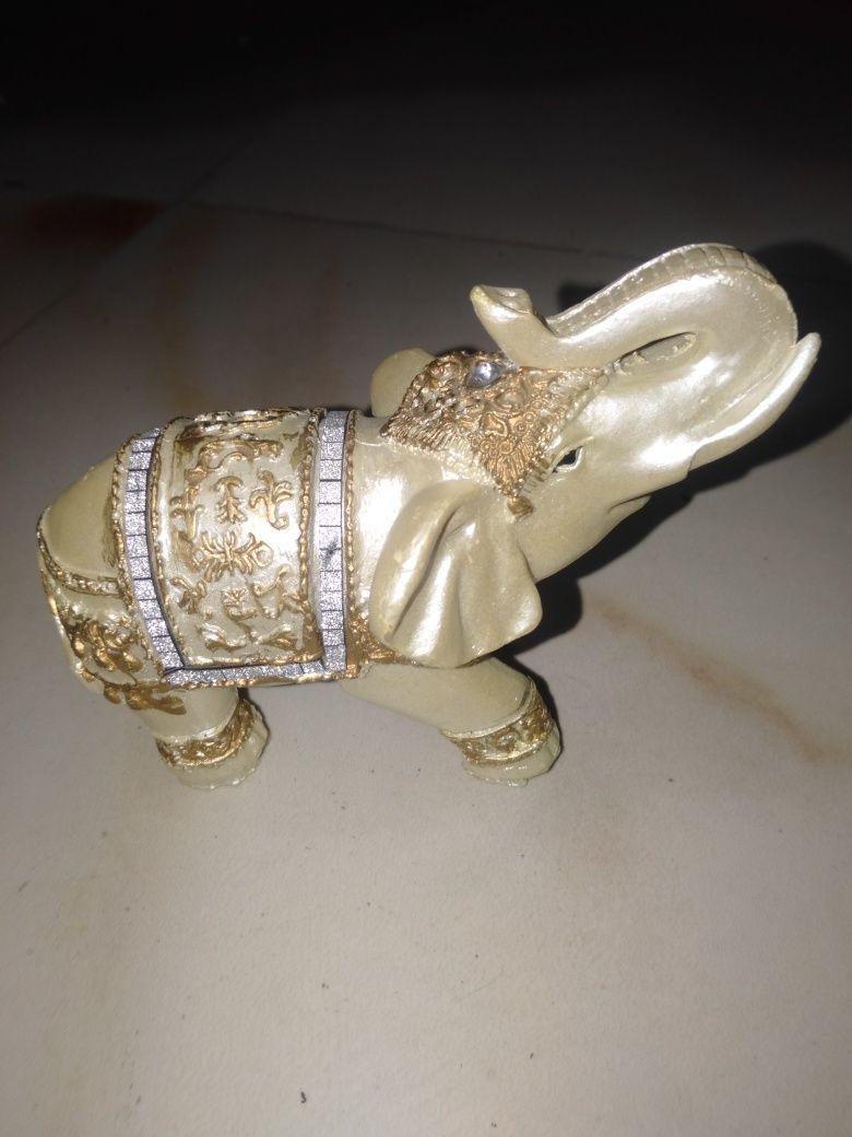 Продам  статуэтки  слоны на удачу  в идеальном состоянии