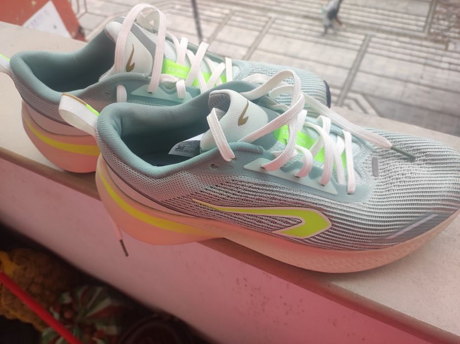 Много леки и удобни маратонки