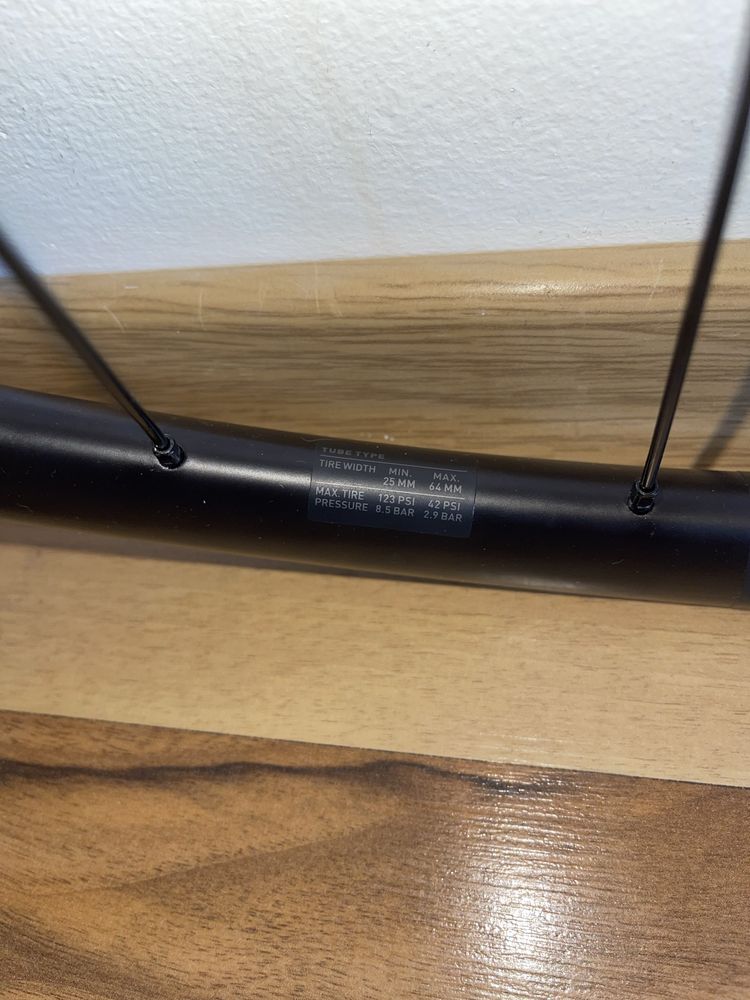 Roti DT Swiss . Cursiera /Gravel Disc centerlock nou