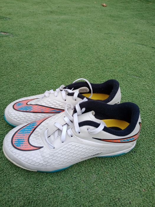 Маратонки за зала номер 34