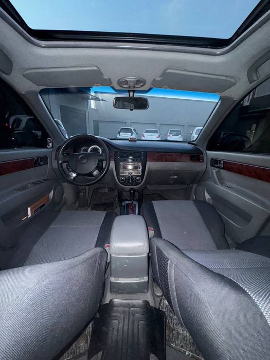 Lasetti 2011yil 3pazitsa qora lyuk bor benzinda yurgan srochna sotilad