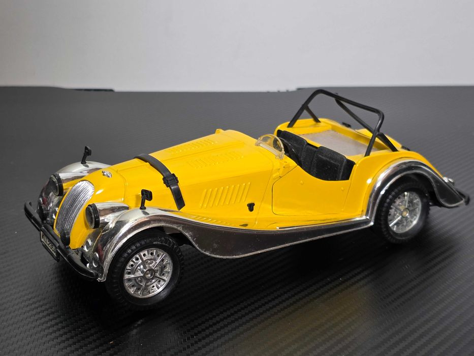 Macheta Auto 1/16 Polistil Morgan Plus 8