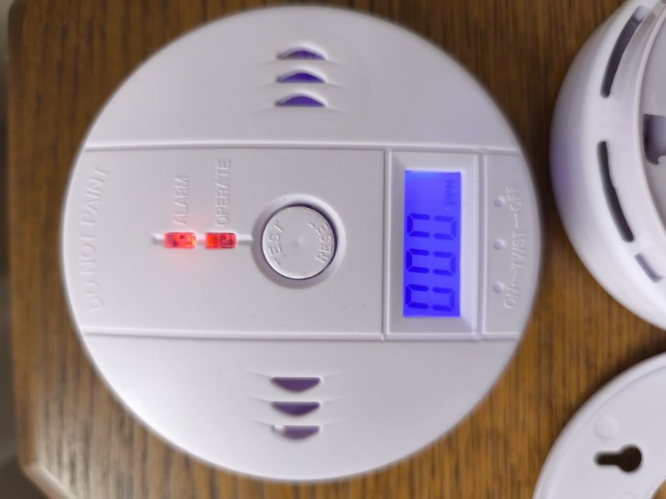 Продам два новых датчика определения угарного газа.