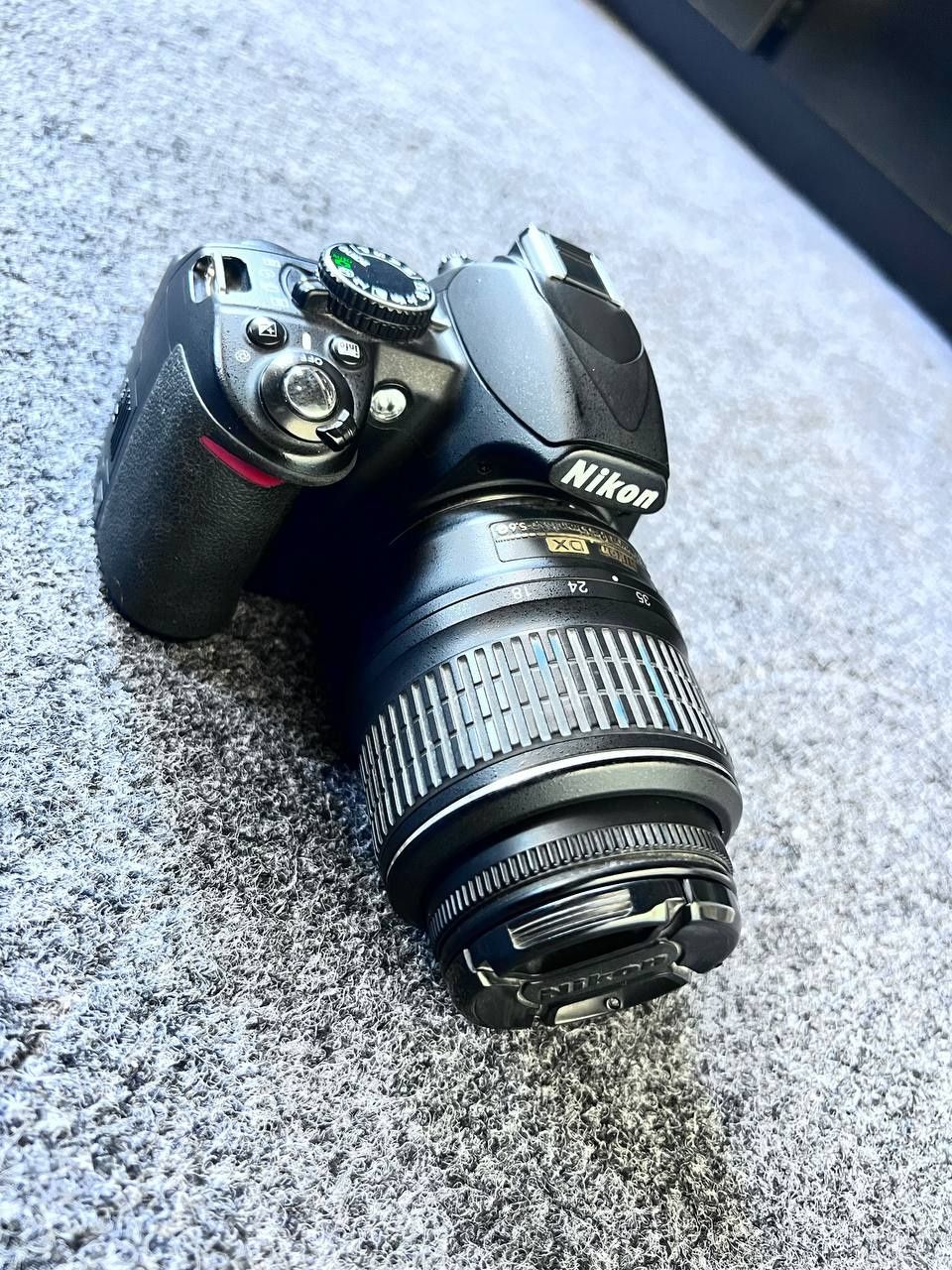 Fotoapparat Nikon D3100 
Holati Yaxshi 
Bitta Batareyka 
Zaryadchigi b