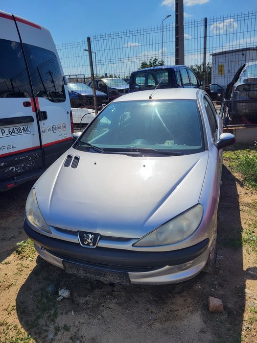 Dezmembrez Peugeot 206