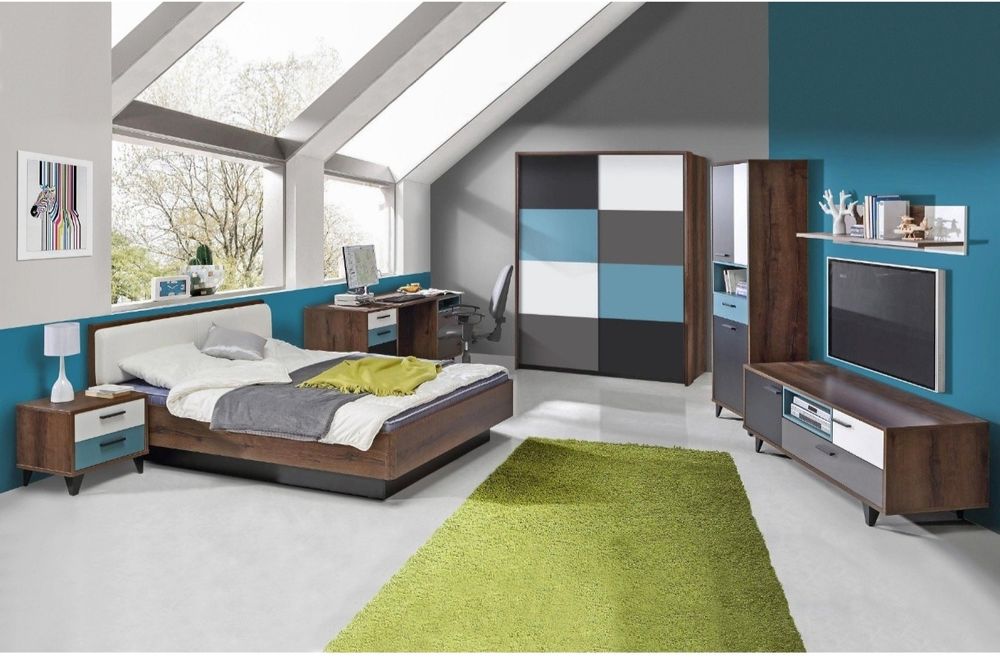 Бюро от серията Равен на Айко