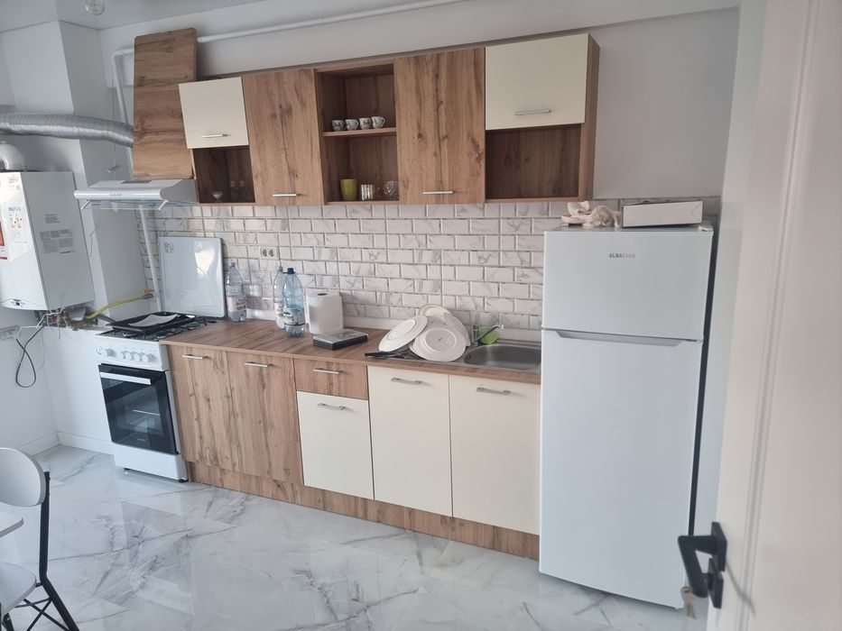 Vand /schimb  cu spatiu comercial apartament adamant  towers