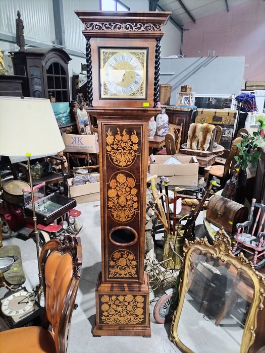 Голям паркетен часовник с тежести и махало