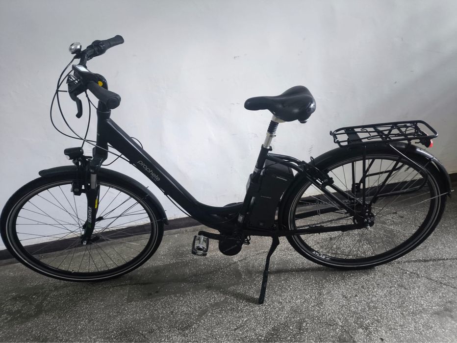 Bicicleta electrica aproape noua
