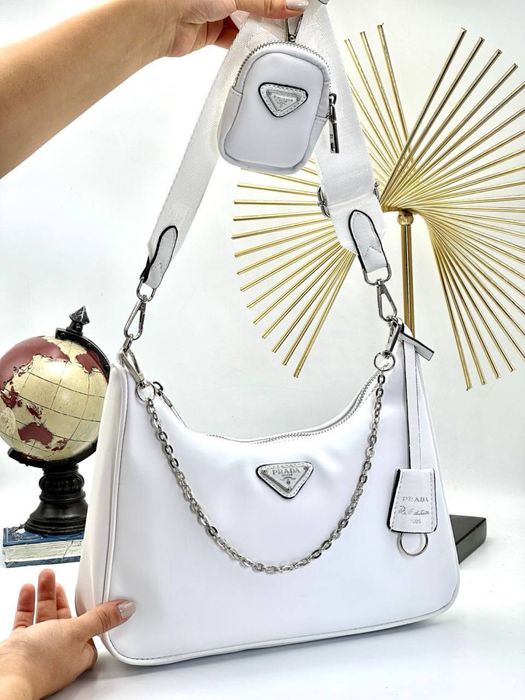 Geanta Prada noua !!! Dimensiuni 27/22 !!!