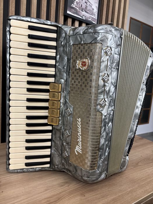 Acordeon italian Marincucii cu 120 de basi