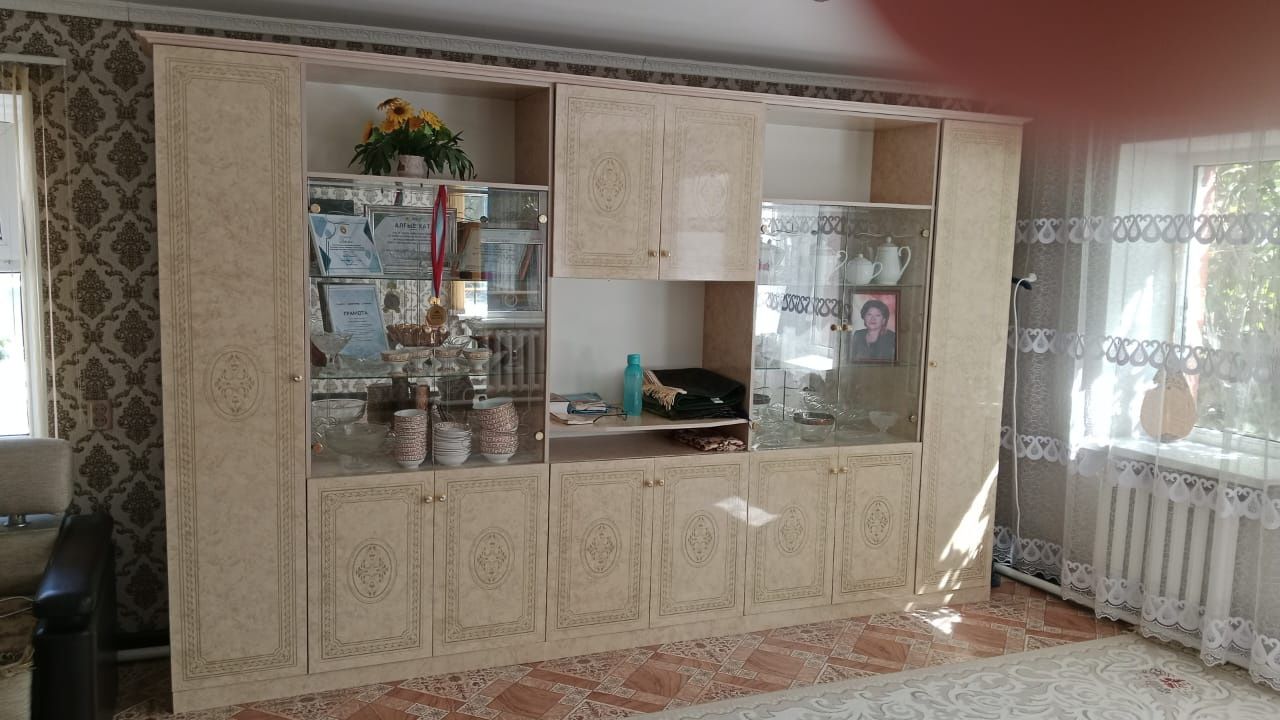 Продам стенку в отличном состояний