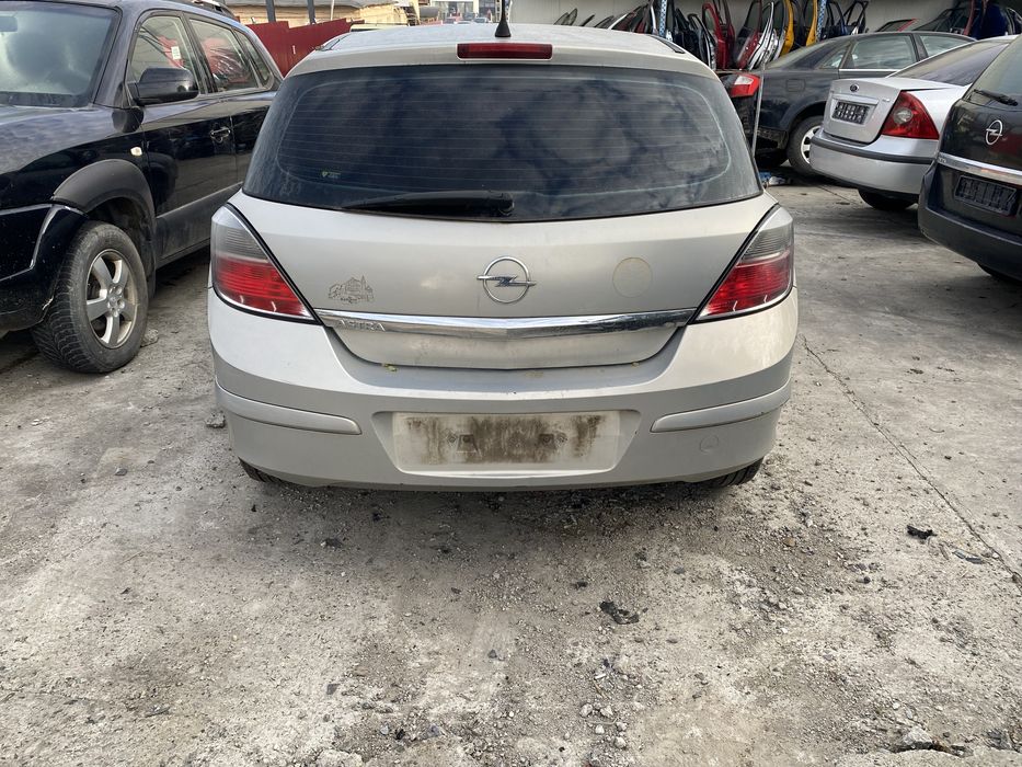 Dezmembrez Opel Astra H facelift 2009
