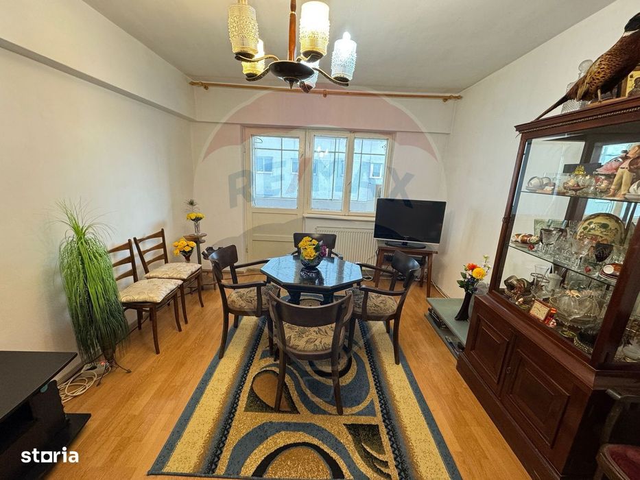 Apartament de vanzare - 4 camere- decomandat-Bistrita Lac