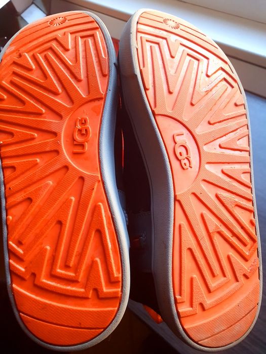 Vand Ugg baieti marimea 38