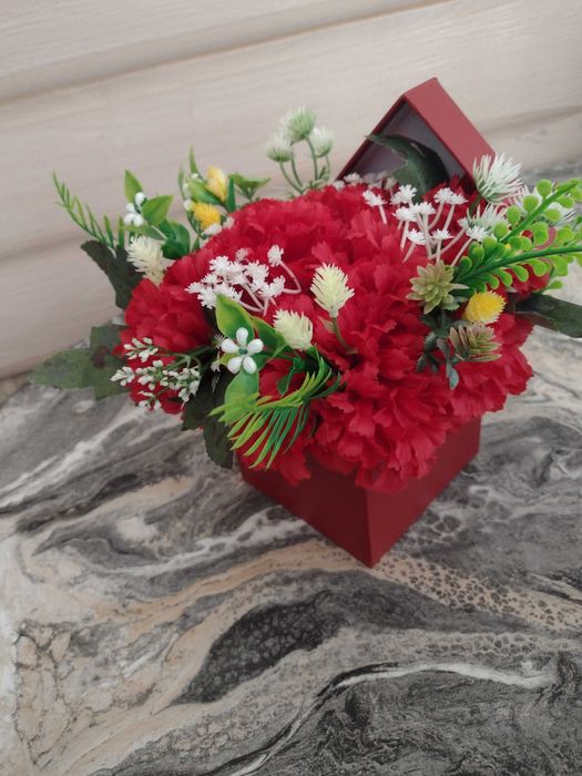 Diverse aranjamente și lumânări din ceară