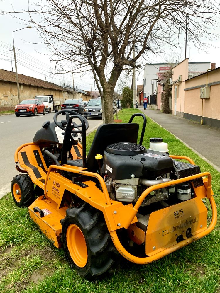 Tractoras de tuns iarba As Motor Profesional Tocat Defrisat