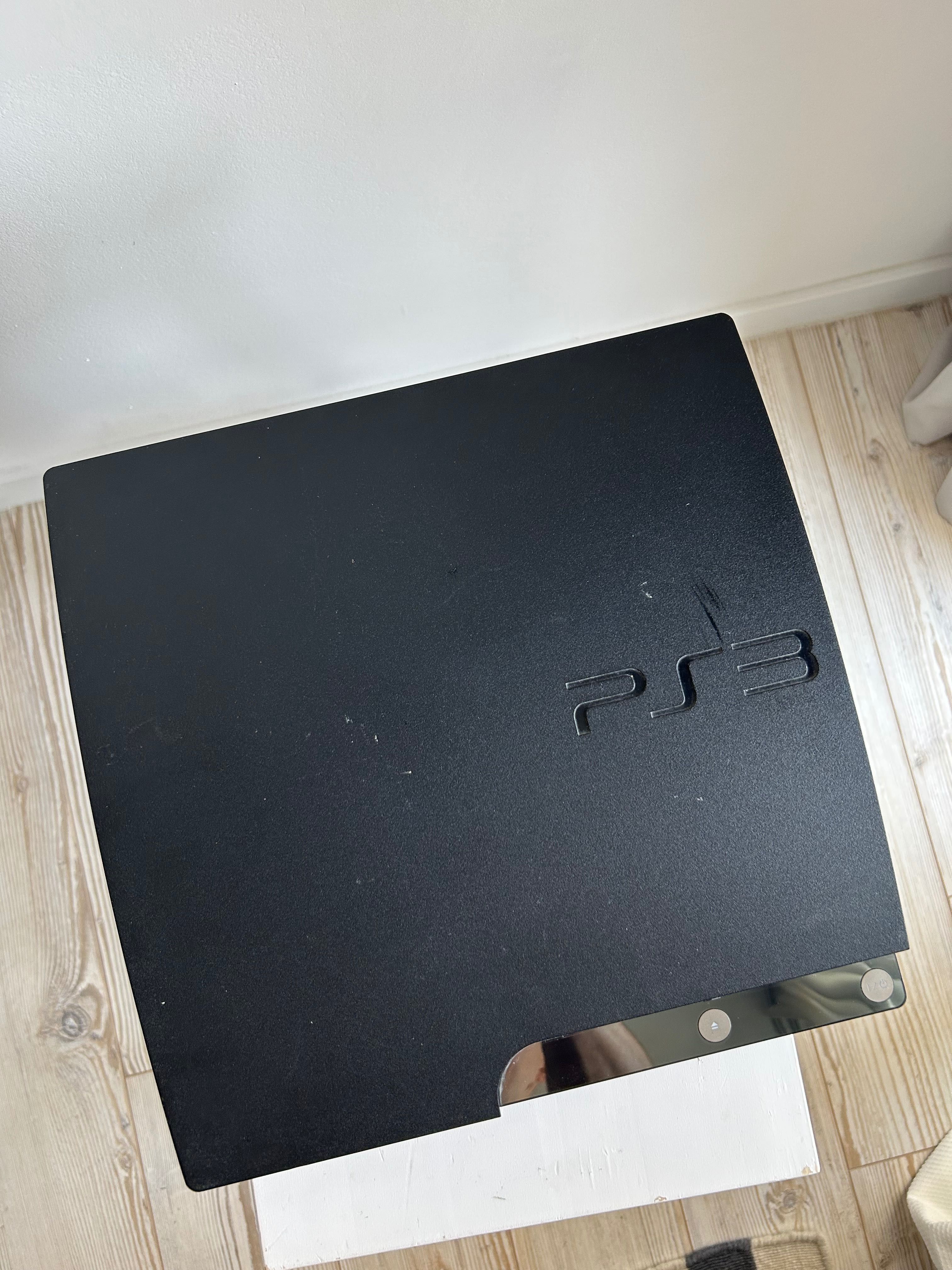 PlayStation 3 – пълен комплект с игри, джойстици, Move и Buzz