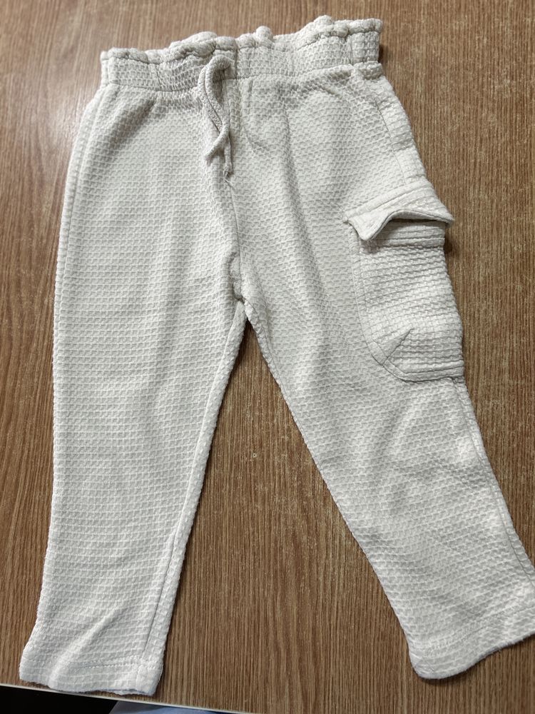 Vand pantaloni Zara marimea 92