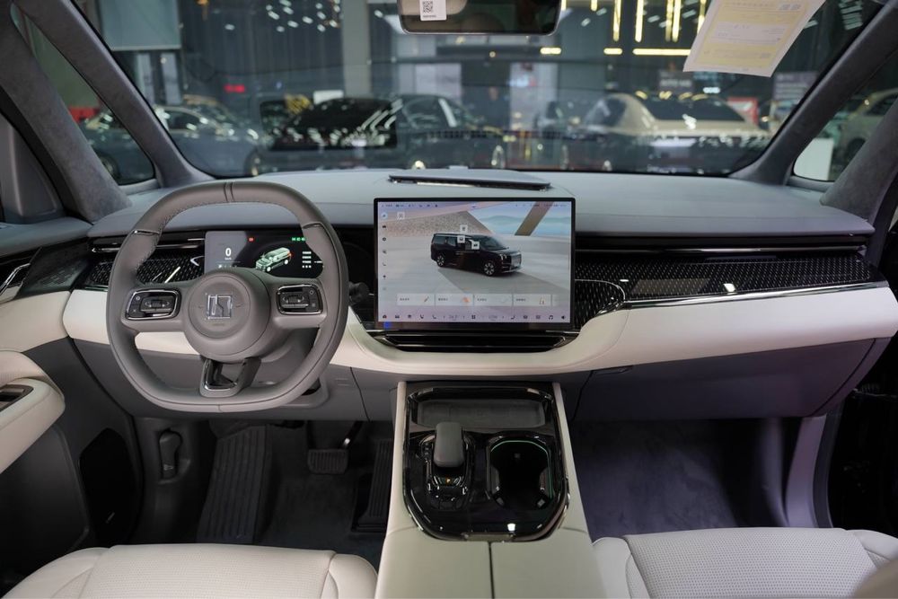 Zeekr 009 ultra 2025